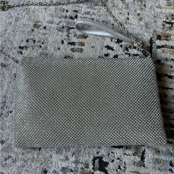 Elegant Silver Chain Clutch - Picture 10 of 10